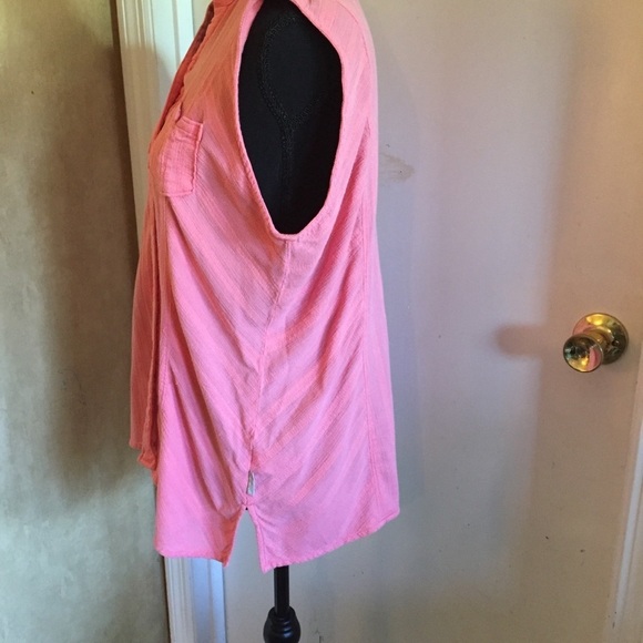 Woolrich Sleeveless Button-Down Shirt - Picture 6 of 9